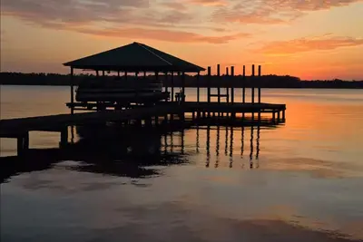 Image de Lakefront Retreat near Sainte Terre W/ Pier & Slip