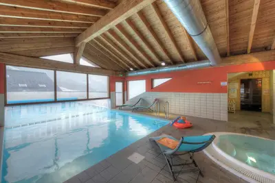 Image de T3 avec accès piscine face aux Alpes & jacuzzi
