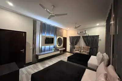 Image de 17 bedroom bed & breakfast in F6/2 Islamabad