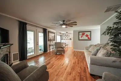 Image de Gorgeous 3 Bed 1. 5 Bath House in Premium location