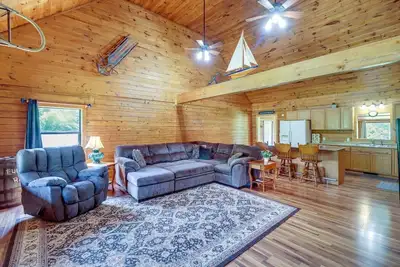 Image de Secluded Harrison Retreat w Fire Pit & Deck
