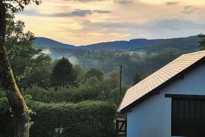 Image de Le Petit Canada · Maison au bord du lac · Morvan