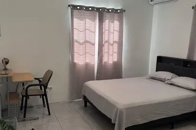 Image de Cozy, Stylish 2 bdApt, 8 Min drive to Beach, Car rental option, Amazing Value