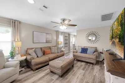 Image de 2br 1ba Cozy Townhome • All the Amenities • Patio • Minutes from I-40