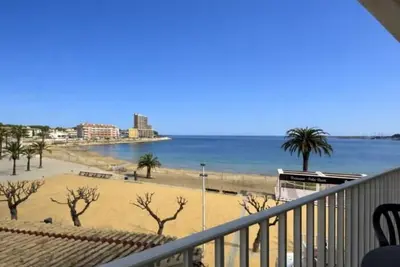 Image de Appartement au deuxième étage avec vue privilégiée sur la mer