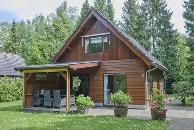Image de Maison dans un parc privé avec un grand jardin