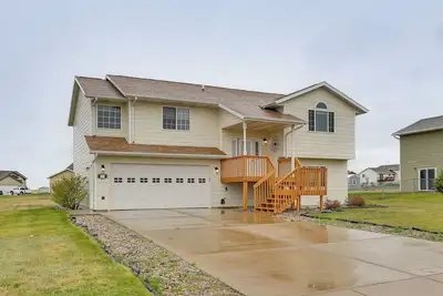 Image de 4 Mi to Ellsworth Afb! Suburban Home for Families