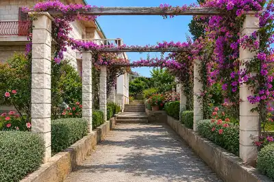Image de 4 bedroom amazing apartment in Supetar