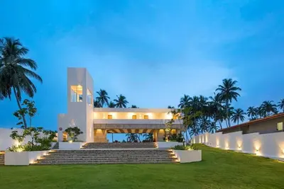 Image de 6 Br Beachfront Luxury Villa