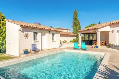Image de Villa Émeraude piscine Provence calme parking clim-Adapté Pmr