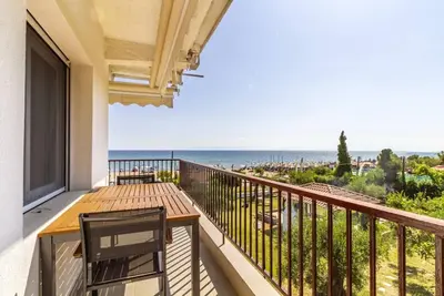 Image de Aqua Vista Apartment by RentalsPro - Nea Moudania Halkidiki