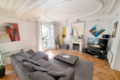 Image de 3/4 pièces dans immeuble haussmanien. Quartiers République - Jacques Bonsergent