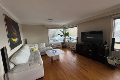 Image de Entire Spacious Cottage Style Home