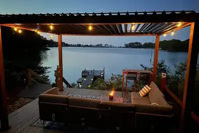 Image de Waterfront Dock + Pergola Deck + Fire Pit + Kayaks + Paddleboards - VistaCove