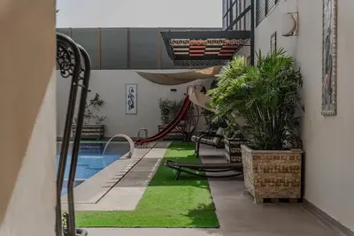 Image de Escape to a luxurious modern villa designed for comfort, and privacy.