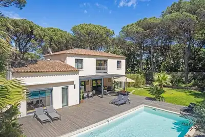 Image de Villa d’Architecte à Gassin • Piscine • Calme Absolu