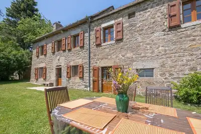 Image de Les Fleurs de l'Aubrac 6/8 pers