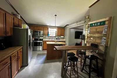 Image de Rosman Hwy Hideout 3-bedroom house in charming Brevard with mountain views.
