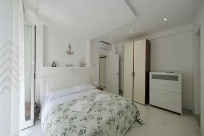 Image de Seaside Apartment - Sleeps 6 - Balcony