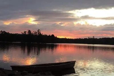 Image de Private Waterfront Point | Surrounded by Water, Fire Pit & Kayaks Included