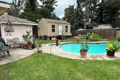 Image de Private tiny home oasis with pool access.