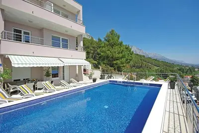 Image de Awesome apartment in Brela with swimming pool