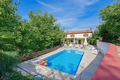 Image de Maison de vacances à Barban avec piscine