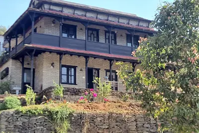 Image de Private Hillside Retreat near Peace Pagoda. Views, terrace and garden office.