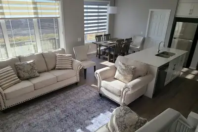 Image de Modern Luxury Home | Furnished 3-Bedrooms + Flex | Cityscape Near Yyc Airport