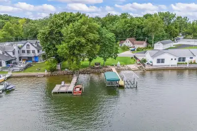 Image de Stealth Cottage – Vintage Stay Across from Paw Paw Lake