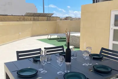 Image de 3-bedroom house in fantastic Ix-Xewkija with Roof Terrace and Spa Pool Star view
