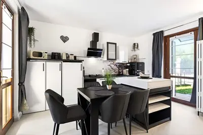 Image de Regarda - Apartment Elvira with swimming pool near to the centre
