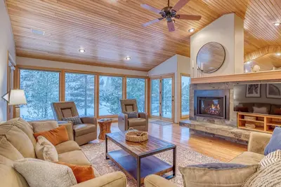Image de Tranquil Sunriver Retreat on Golf Course with Hot Tub