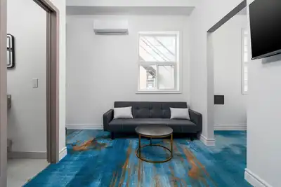 Image de Executive Double Room ; Boutique Hotel• Trinity Bellwoods. Downtown Toronto