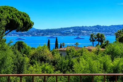 Image de Belle Villa Vue Mer et St Tropez, 6 Chambres, Plages et Golf 6 min, piscine