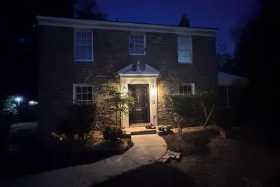 Image de Charming 3 bedroom historic house from the 1930’s made into a short term rental