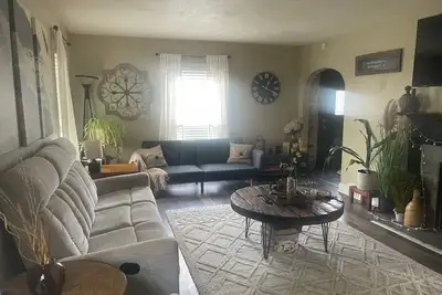 Image de Welcome to The Lemonade Stand--Charming 4 bedroom home located in Woodland.
