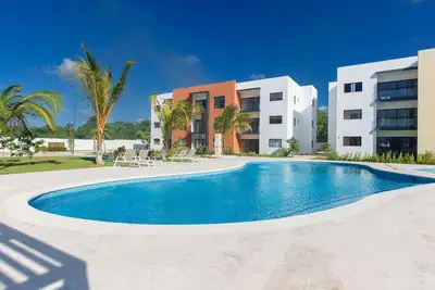 Image de First floor, 4 pools, beach nearby, and gym
