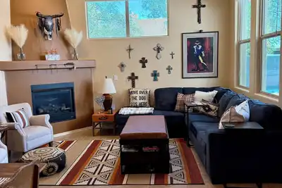 Image de Adobe townhome in the artistic village of Tubac and near the Tubac Golf Resort.