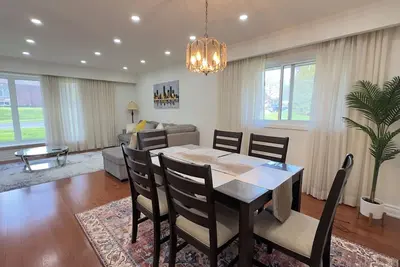 Image de 3 Bed 2 Bath Bungalow, easy commute, 30 min to Dt