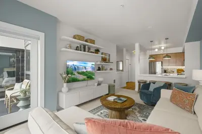Image de 2br 2ba Pacific Pine Retreat – Capitol Hill