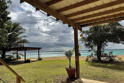 Image de Lala's Paradise! Beachfront arrive by land or sea.