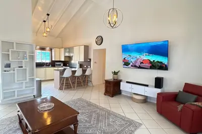 Image de Casa Brisa Tropcial-spaciious 3bdr-with pool-heart of Oranjestad