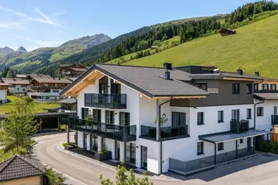 Image de Ski-Inn, ski-out dans un style alpin et sauna