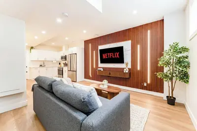 Image de Entire Spacious Luxury Retreat Near Dt | Sleeps 4 | Fast Wifi | Free Parking