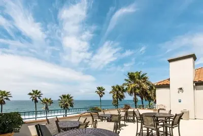 Image de Unwind In Premium Beach-front Resort with Panoramic Ocean Views. 1Bd w/ Balcony