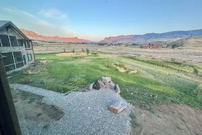 Image de Cozy 2 Bed Chalet, 30 Min to Yellowstone with Ev Charger