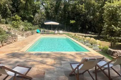 Image de Villa avec piscine privée et jardin au calme – Saint-Paul-de-Vence 4 étoiles