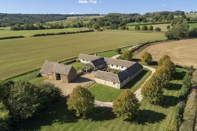 Image de Middle Farm -  a barn conversion that sleeps 10 guests  in 5 bedrooms
