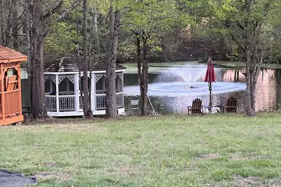 Image de 4 Acres & A Pond